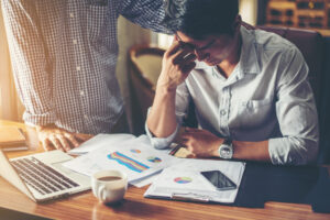 Saiba como reconhecer os primeiros indícios de uma crise empresarial e fortalecer a gestão antes que os impactos se agravem.