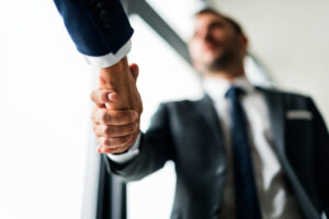 Saiba como M&A em empresas familiares pode equilibrar crescimento, controle, governança e preservação do legado da família.