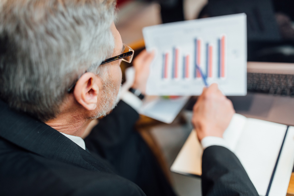 Indicadores de desempenho empresarial ajudam a entender o presente, mas também precisam revelar os sinais que apontam para o futuro.