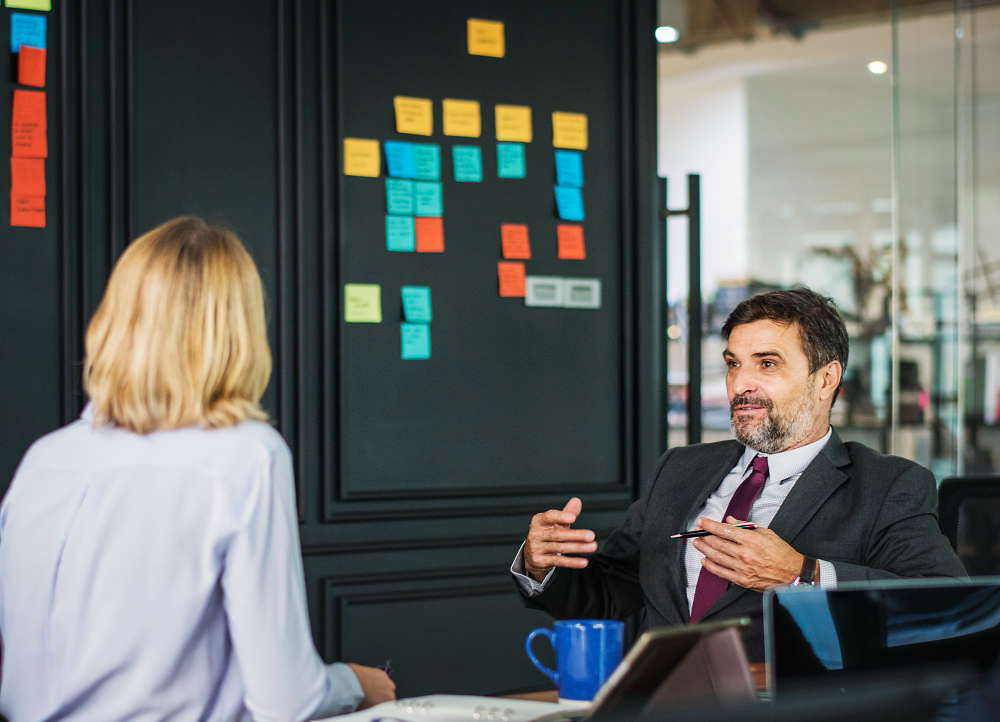 A liderança empresarial precisa reconhecer quando a confiança nas próprias decisões começa a limitar a adaptação.